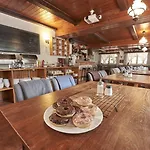 Orlik Chalet *